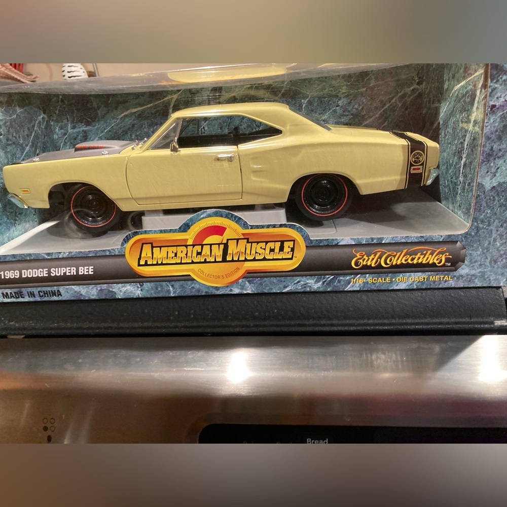 Ertl American Muscle 1969 Dodge Super Bee  yellow